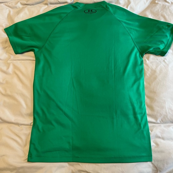 Under Armour Green Athletic T-shirt Loose Fit with HeatGear Technolgy - Picture 3 of 3